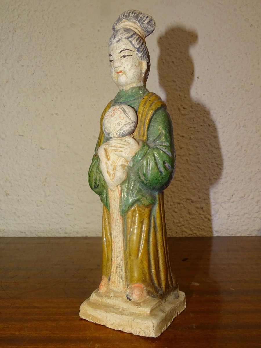 Statuette Chinoise En Terre Cuite Polychrome, dame de cour, Dynastie Tang