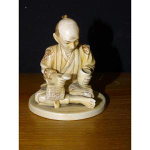 OKIMONO EN PORCELAINE BLANCHE JAPON