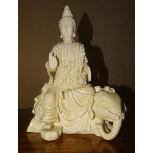 Sculpture Guanyin sur éléphant, Blanc De Chine ou dehua du XVIIIème
