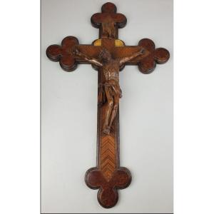 crucifix, christ mural sculpté du XIXème, marqueterie fine