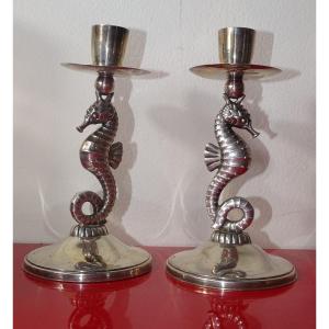 paire de bougeoirs art déco argent massif a décor d'hippocampes, poinçon 800