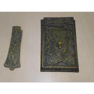 MAX LE VERRIER en BRONZE , ensemble de bureau a décor de chasse