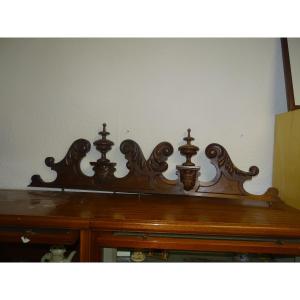 paire de frontons ou dessus de porte en noyer époque XIXème