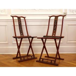 China, 19th Century. Pair Of Folding Chairs In Red Lacquered Wood