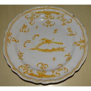 18th Century De Moustier Plate With Grotesque Decoration In Antimony Yellow