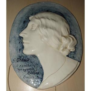 Plaque signée G.RICHARD en faience émaillée avec dédicace, datée 1914