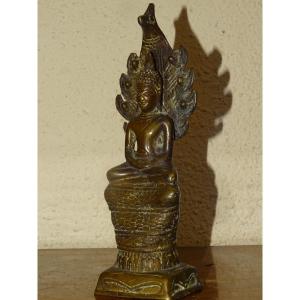 ANCIEN BOUDDHA NAGA EN BRONZE ASIE DU SUD-EST, début XXème.