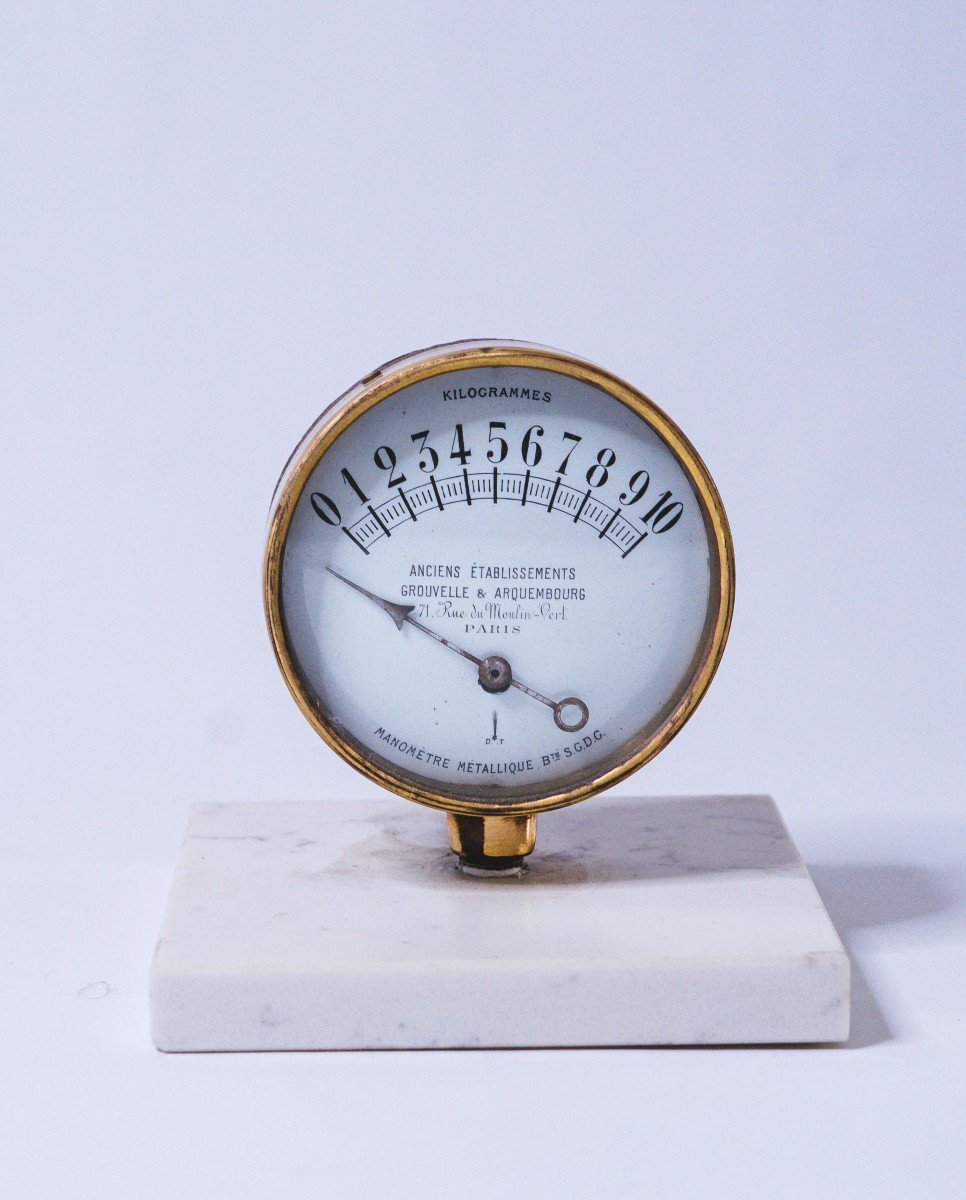 Old Manometer Early Twentieth On Base