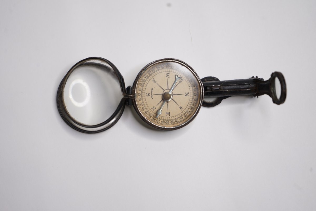 Vintage World War I / II Bavaria Compass, With Integrated Magnifying Glass And Handle-photo-1