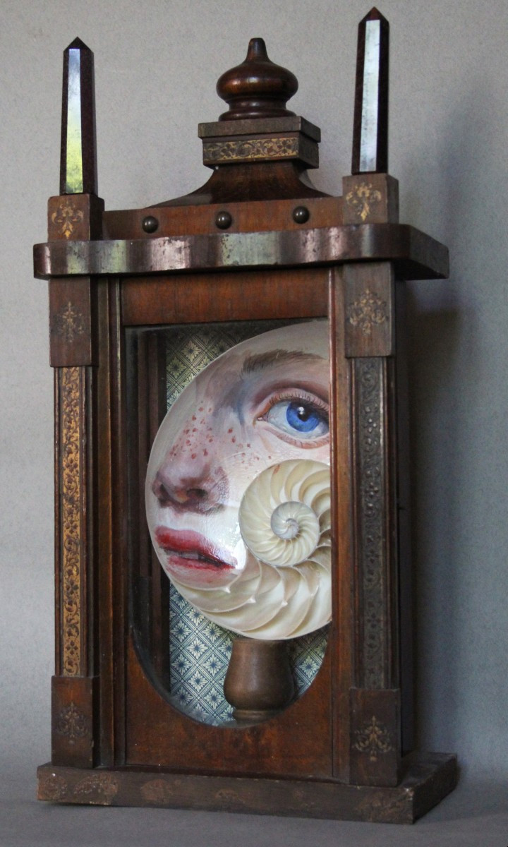 Mater Abyssi N°1 – Antique Wooden Display Case With Hand-painted Nautilus-photo-2
