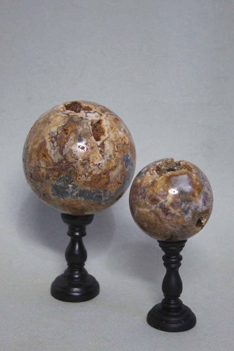 Paire de sphères en quartz, agate et améthyste sur socles personnalisés