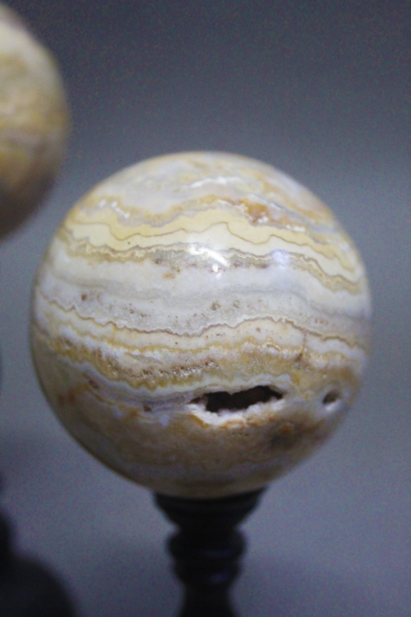 Ensemble de trois sphères en agate sur socles personnalisés-photo-2
