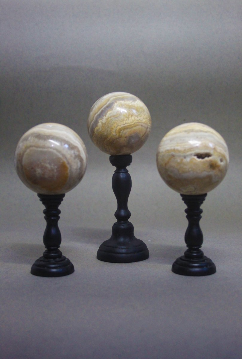 Ensemble de trois sphères en agate sur socles personnalisés-photo-5