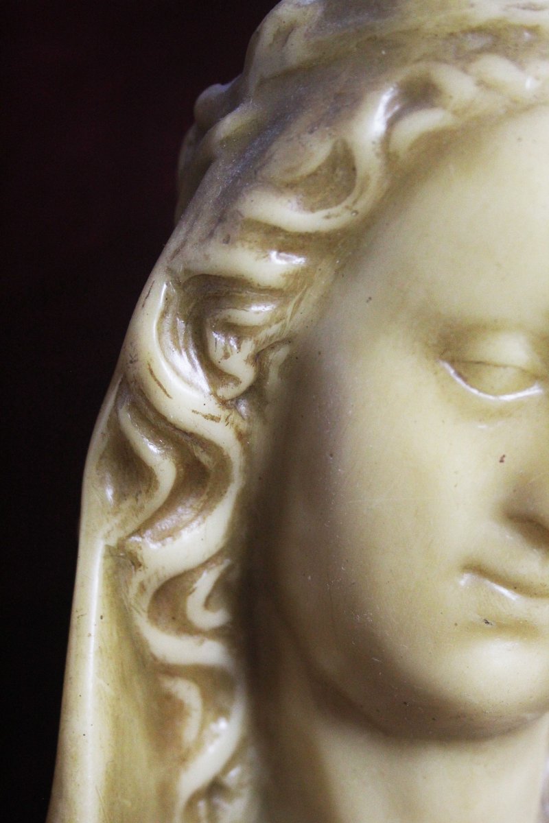Buste de la Vierge voilée en cire d’abeille – Début du XIXe siècle-photo-1