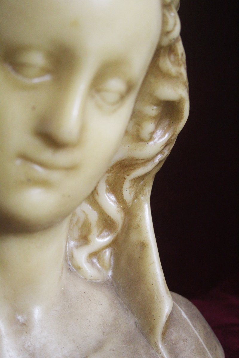 Buste de la Vierge voilée en cire d’abeille – Début du XIXe siècle-photo-3