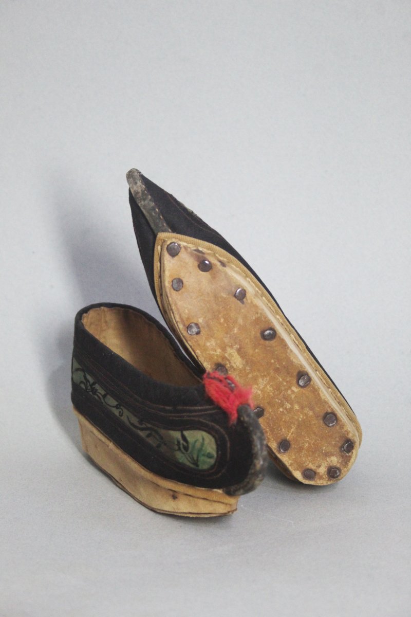 Chaussures mandchoues en soie – Chine, dynastie Qing