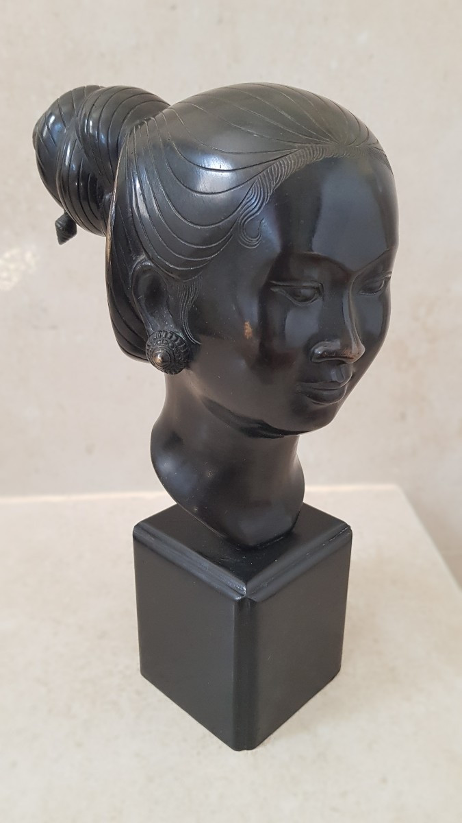 Bute Bronze Femme Asiatique