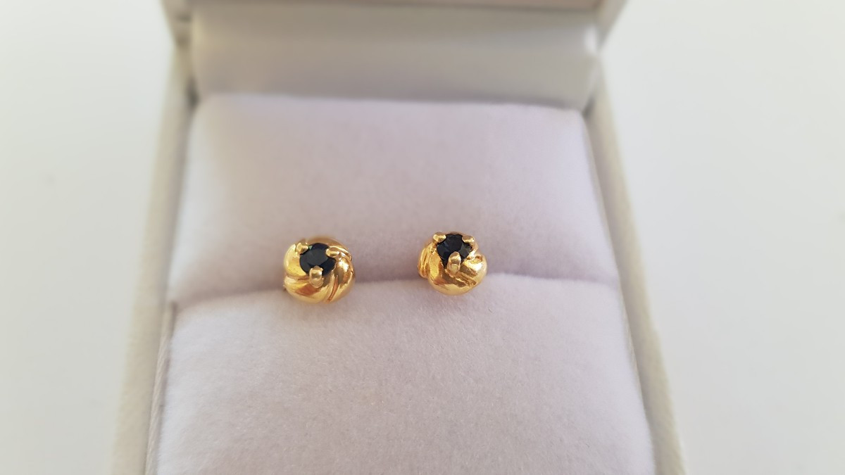 Clous d'Oreilles Or Et Saphir