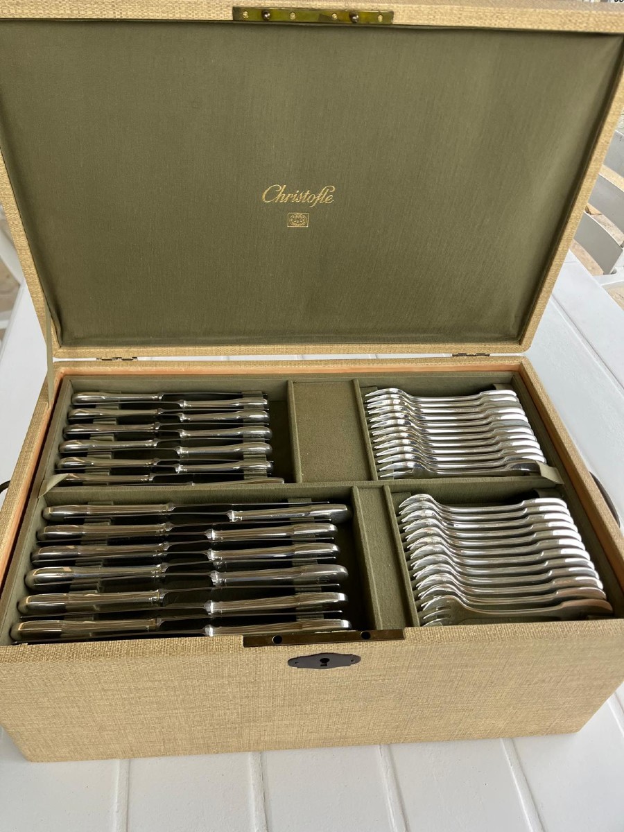 Ménagère Christofle , modèle Cluny, 142 pièces