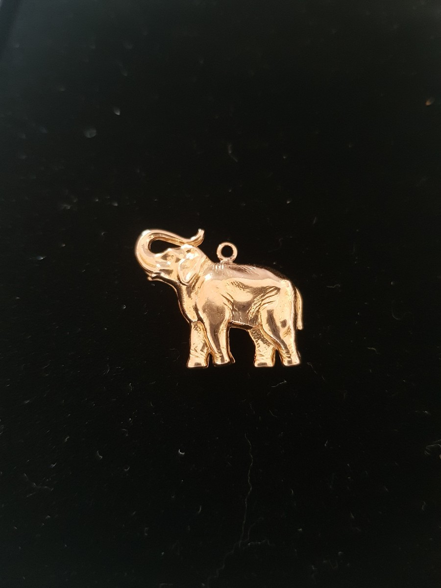 Pendentif ou breloque éléphant or.