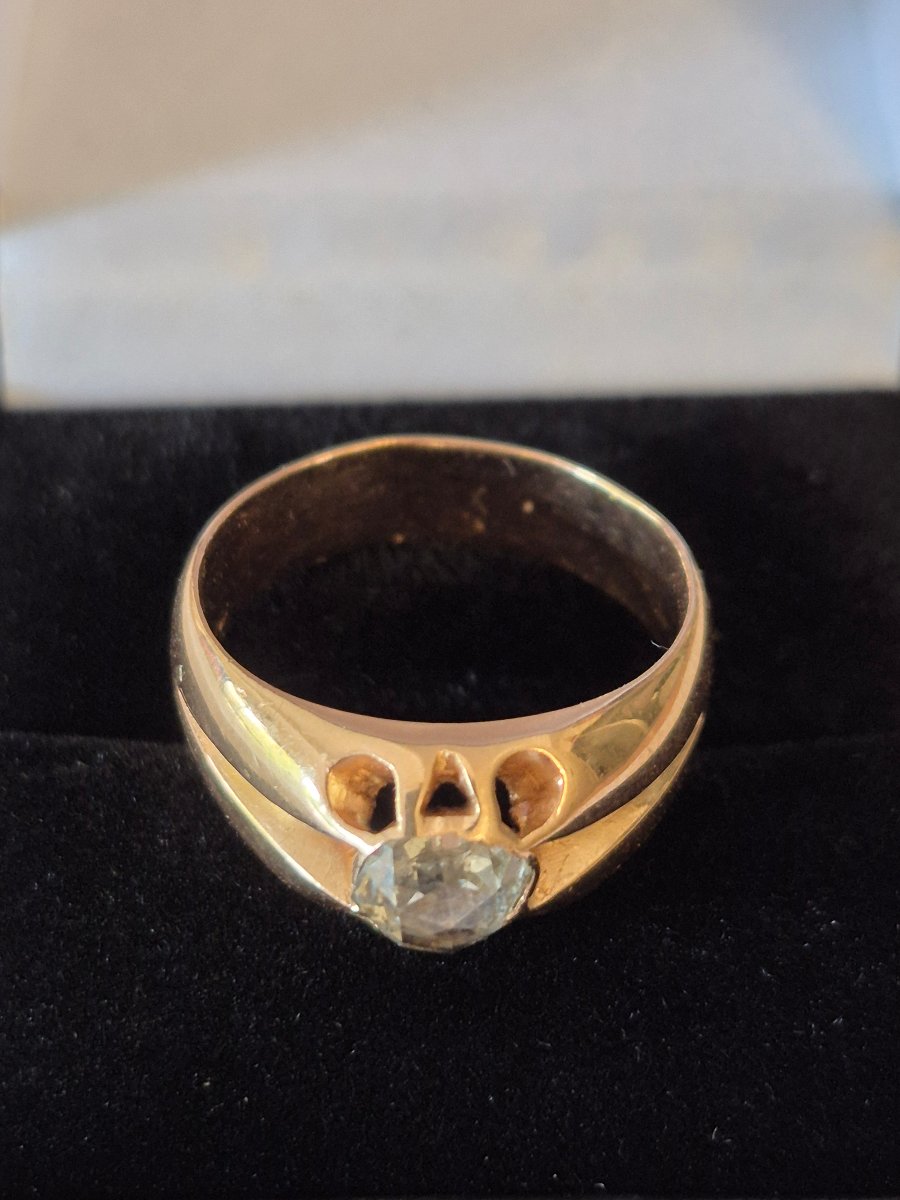 Gold Ring With A Crowned Diamond-photo-4
