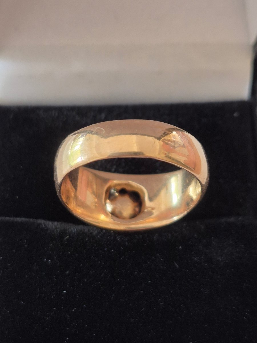 Gold Ring With A Crowned Diamond-photo-1