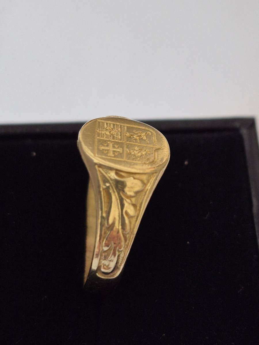 Gold Signet Ring With Coat Of Arms-photo-3