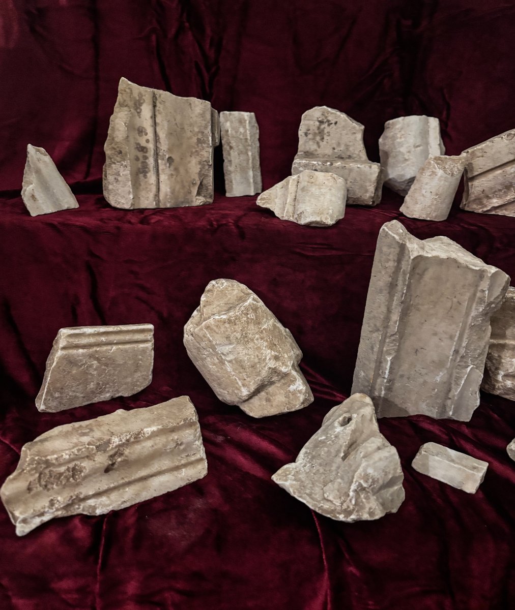 Collection de 21 fragments de marbres antiques sculptés-photo-2