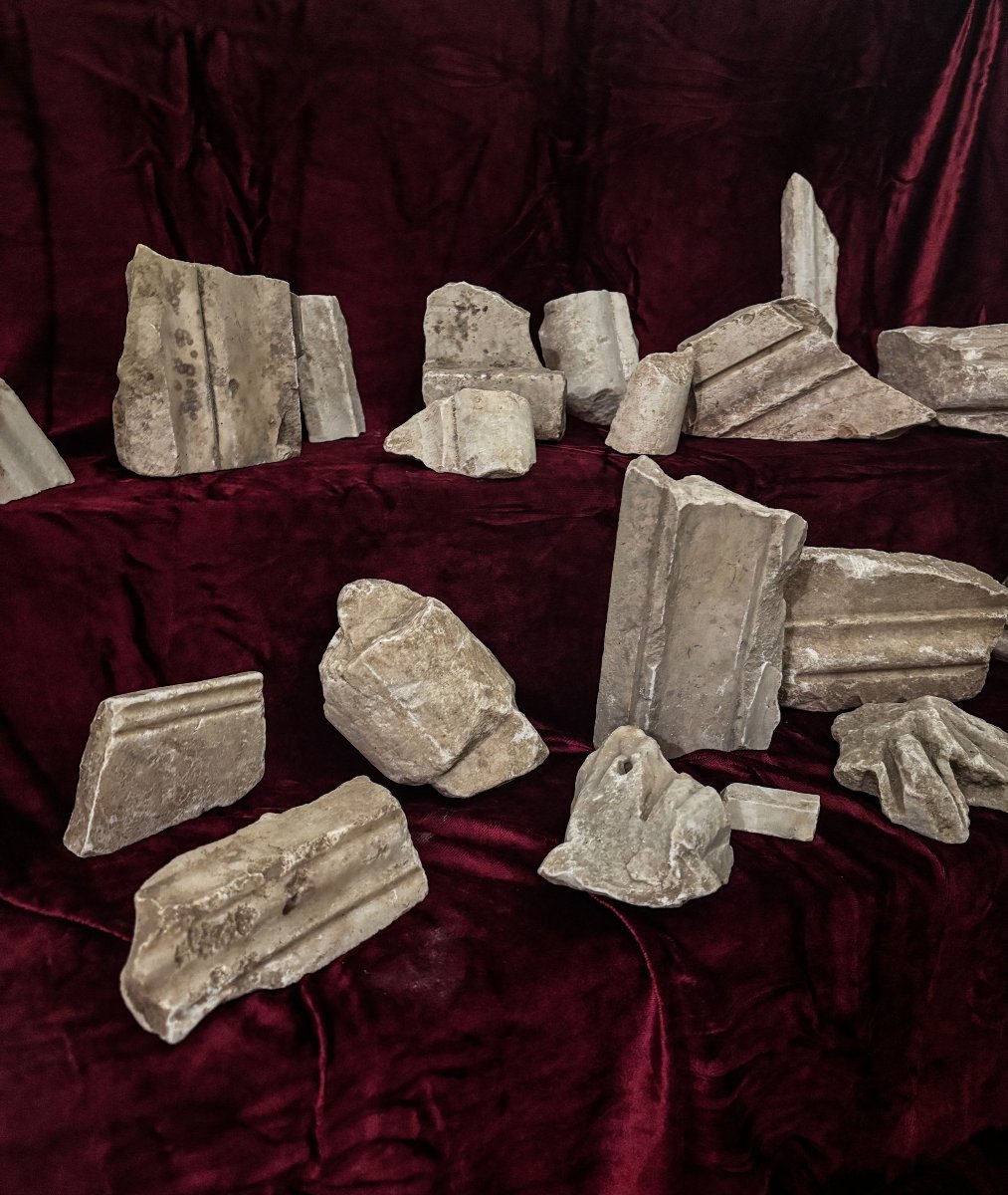 Collection de 21 fragments de marbres antiques sculptés-photo-3