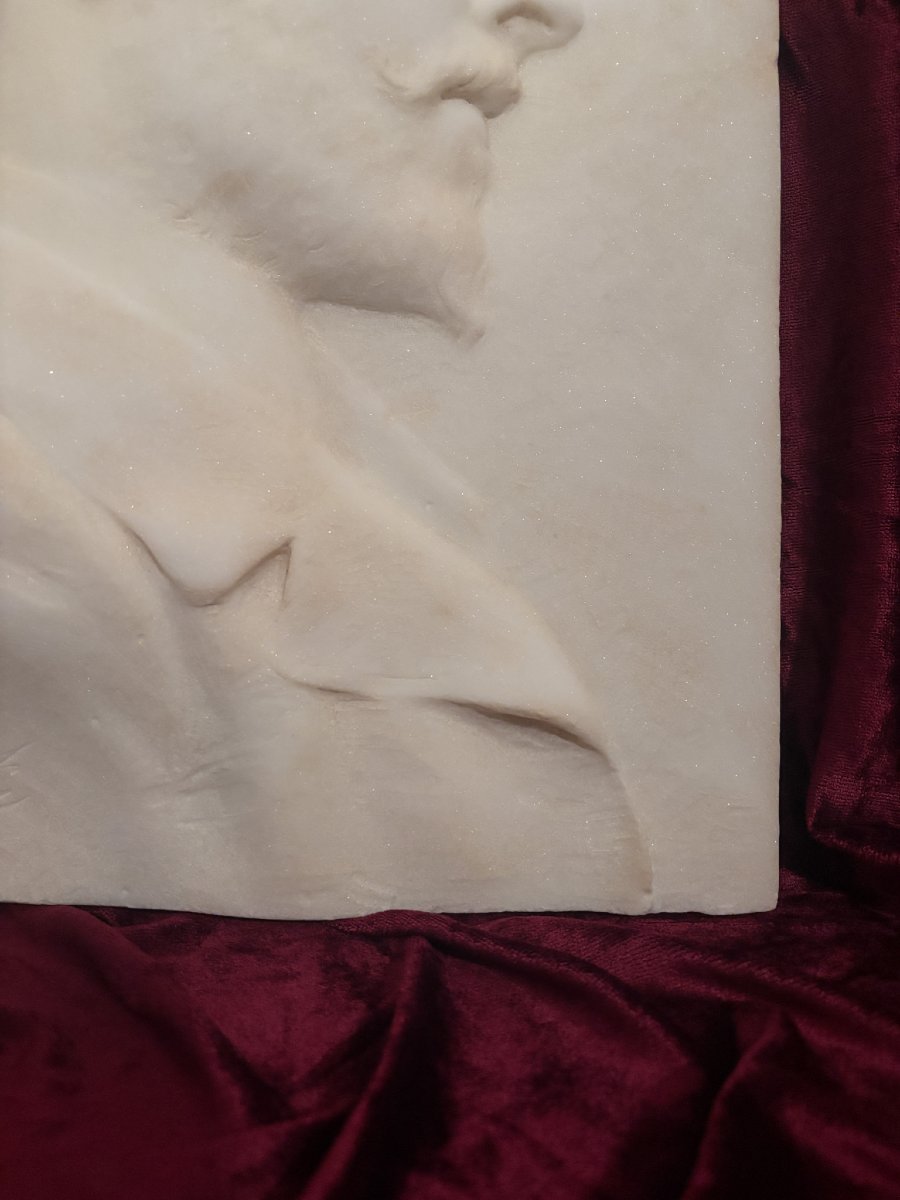 Bas relief en marbre - portrait d'homme de profil signé Michel de Tarnowski (1870-1946)-photo-3