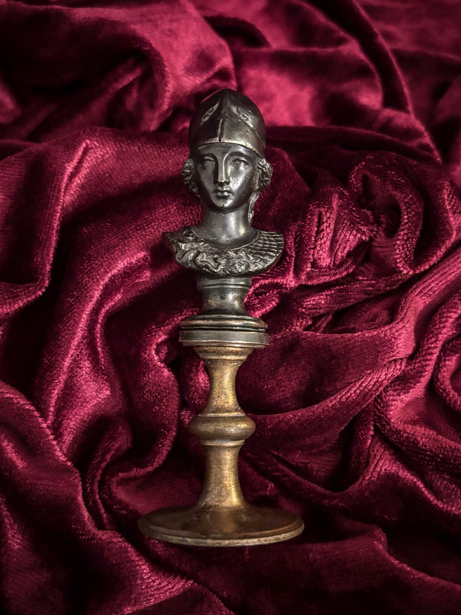 Petit buste d'Athéna en bronze à patine brune sur socle en bronze doré, XIXe siècle