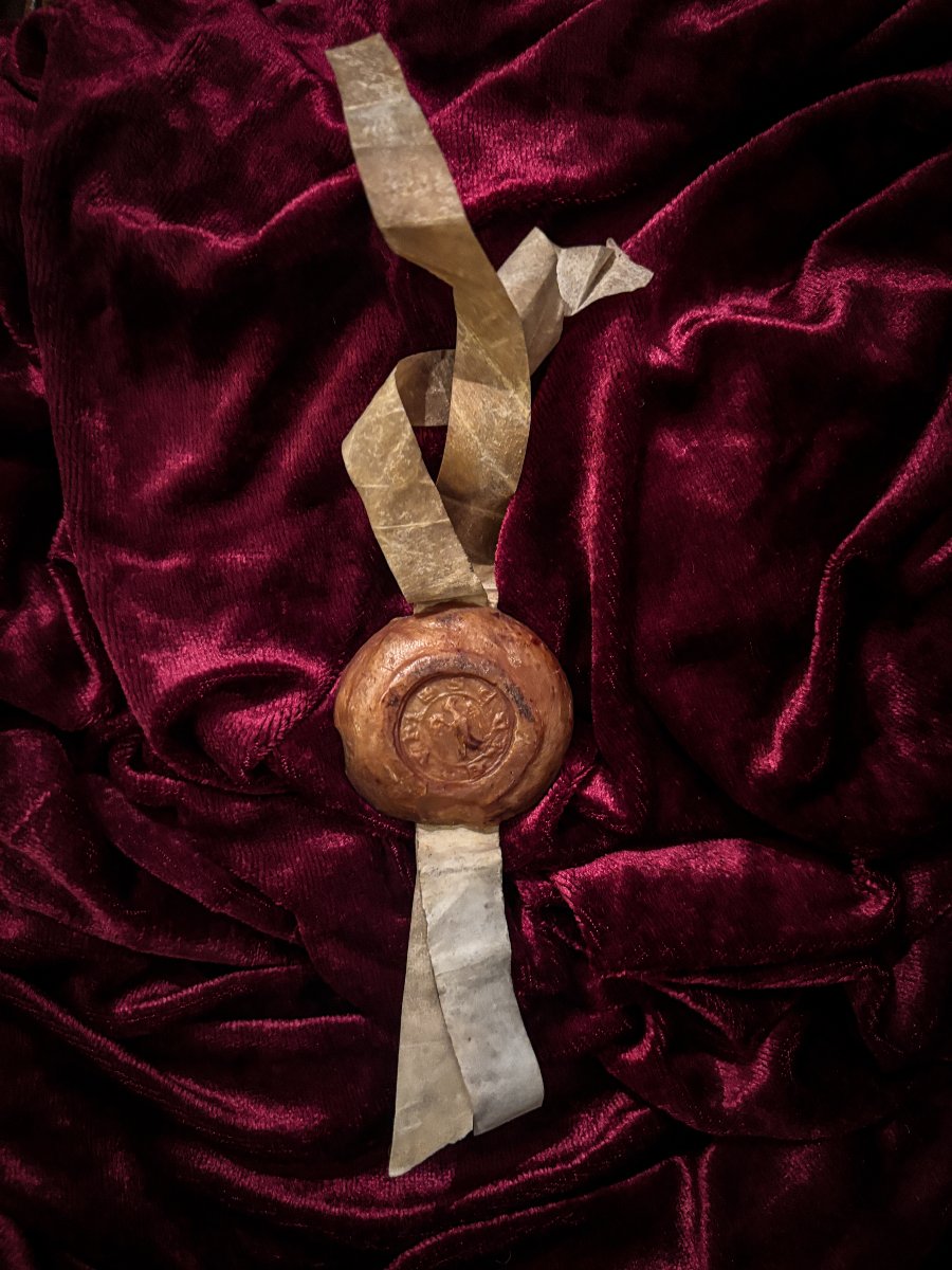 Sceau médiéval en cire rouge de l'Officialité d'Amiens , France, XIIIe-XIVe siècle.-photo-2