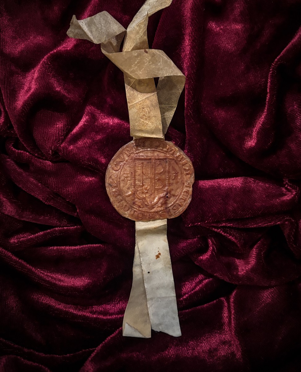 Sceau médiéval en cire rouge de l'Officialité d'Amiens , France, XIIIe-XIVe siècle.