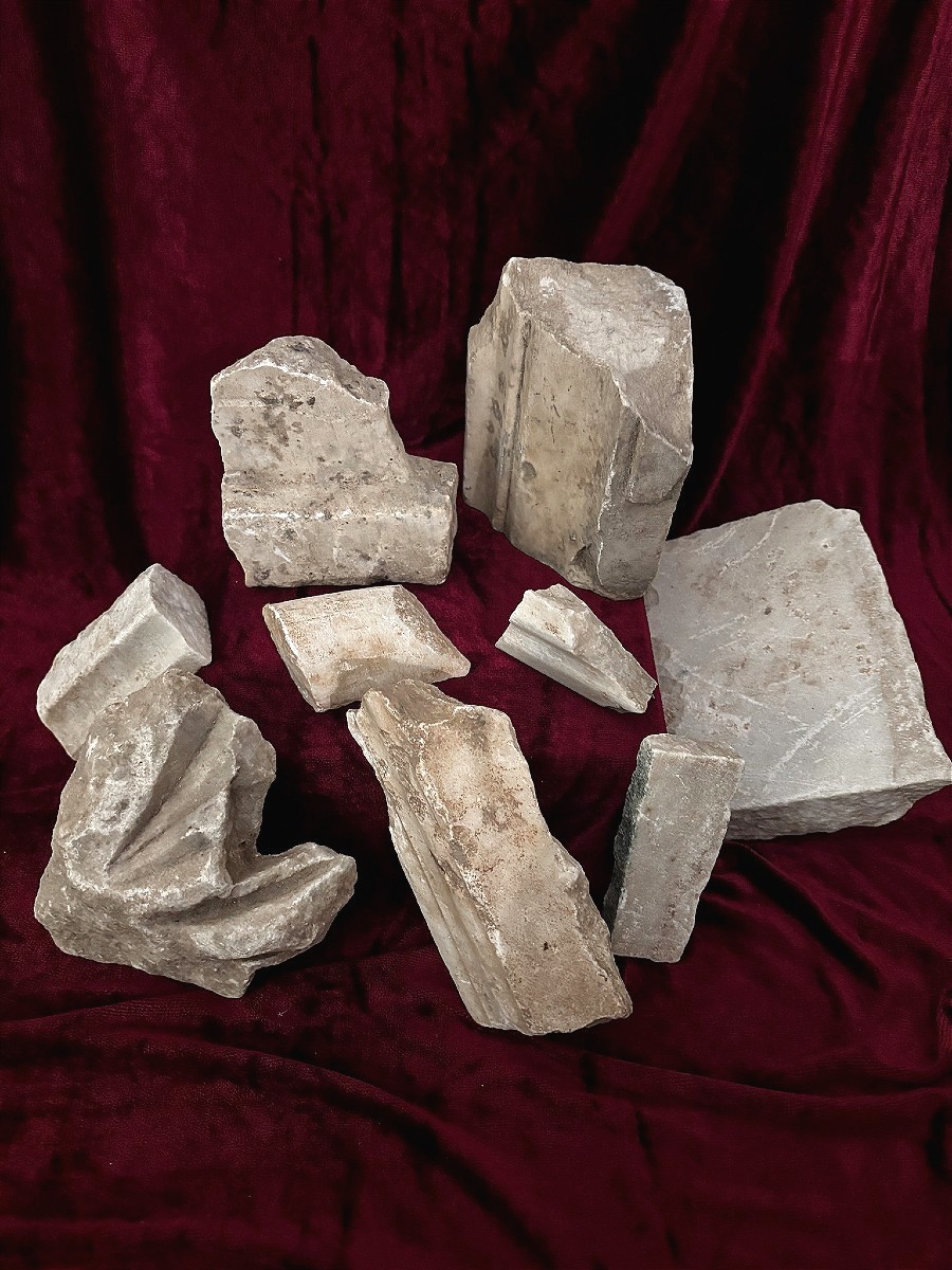 Rare lot de 9 fragments de marbre sculpté antiques