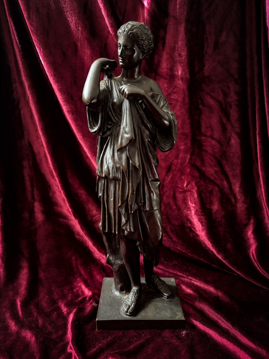 Statue en bronze du Grand Tour figurant Diane de Gabies