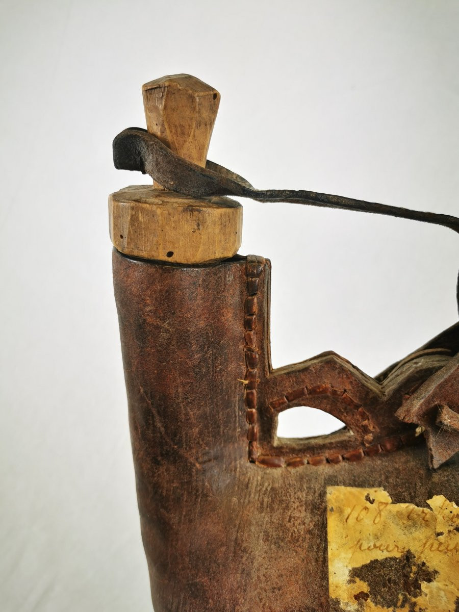 Outre en cuir (ou gourde traditionnelle) d’origine africaine ou saharienne-photo-2