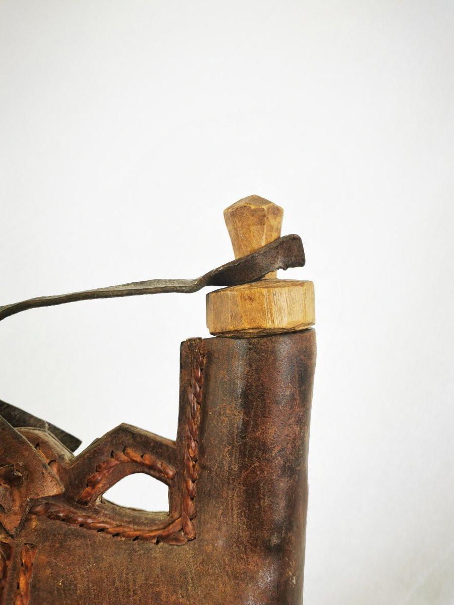 Outre en cuir (ou gourde traditionnelle) d’origine africaine ou saharienne-photo-4