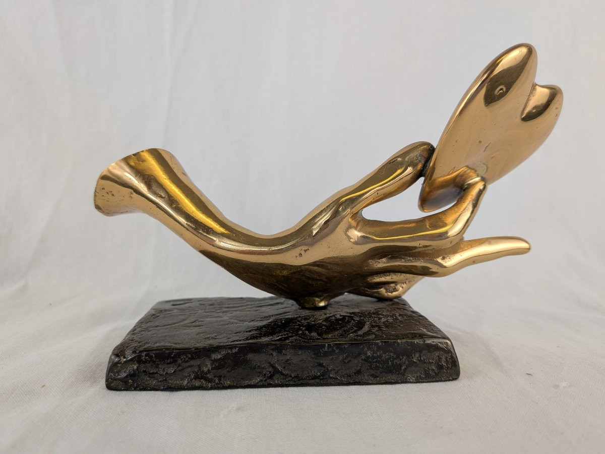 Le coeur sur la main sculpture en bronze signé  Lohé -photo-6