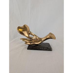 Le coeur sur la main sculpture en bronze signé  Lohé 