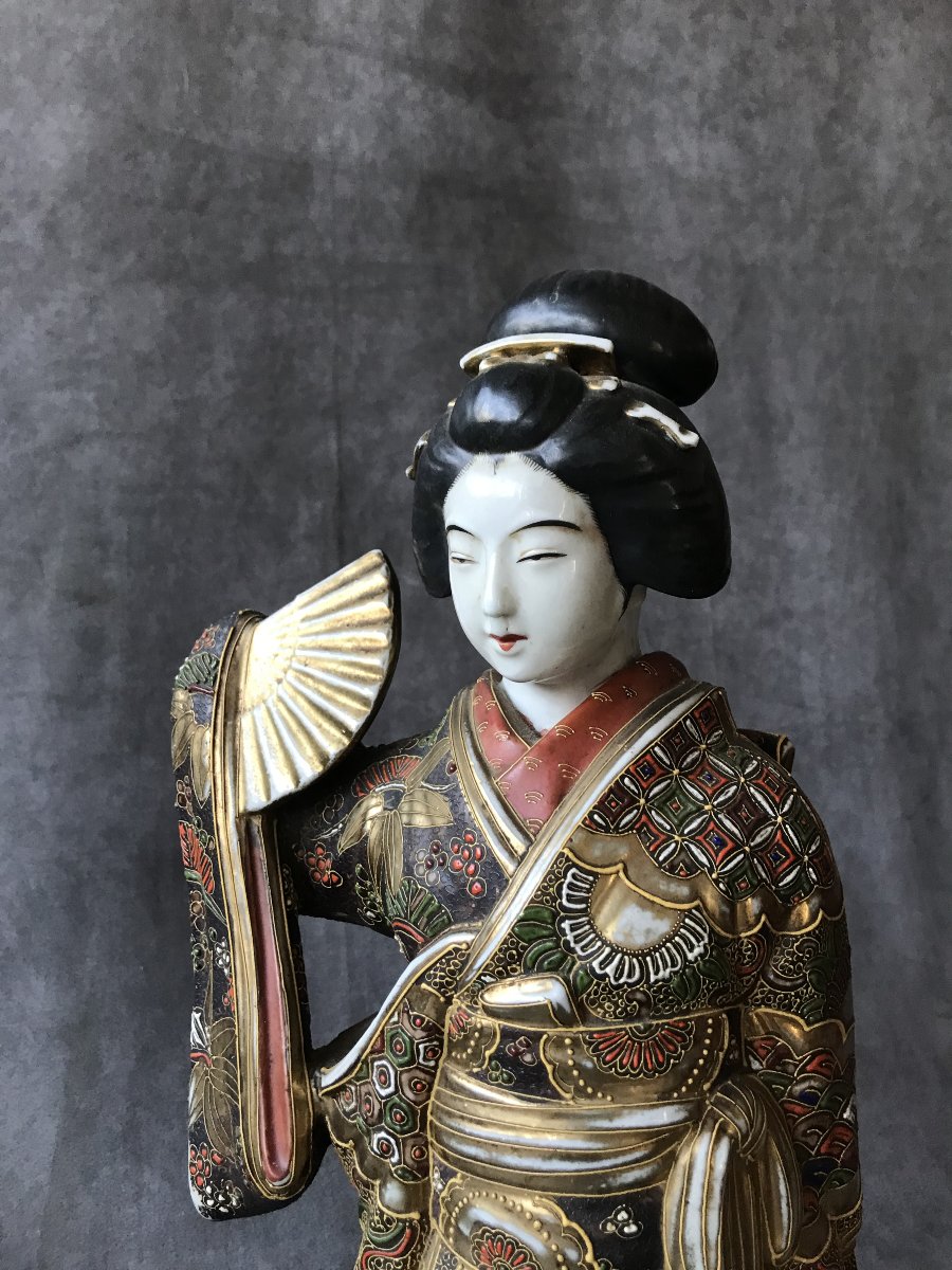 Importante statuette de bijin, par Kinzan, époque Meiji.  Fin XIXᵉ–début XXᵉ siècle, Satsuma-photo-2