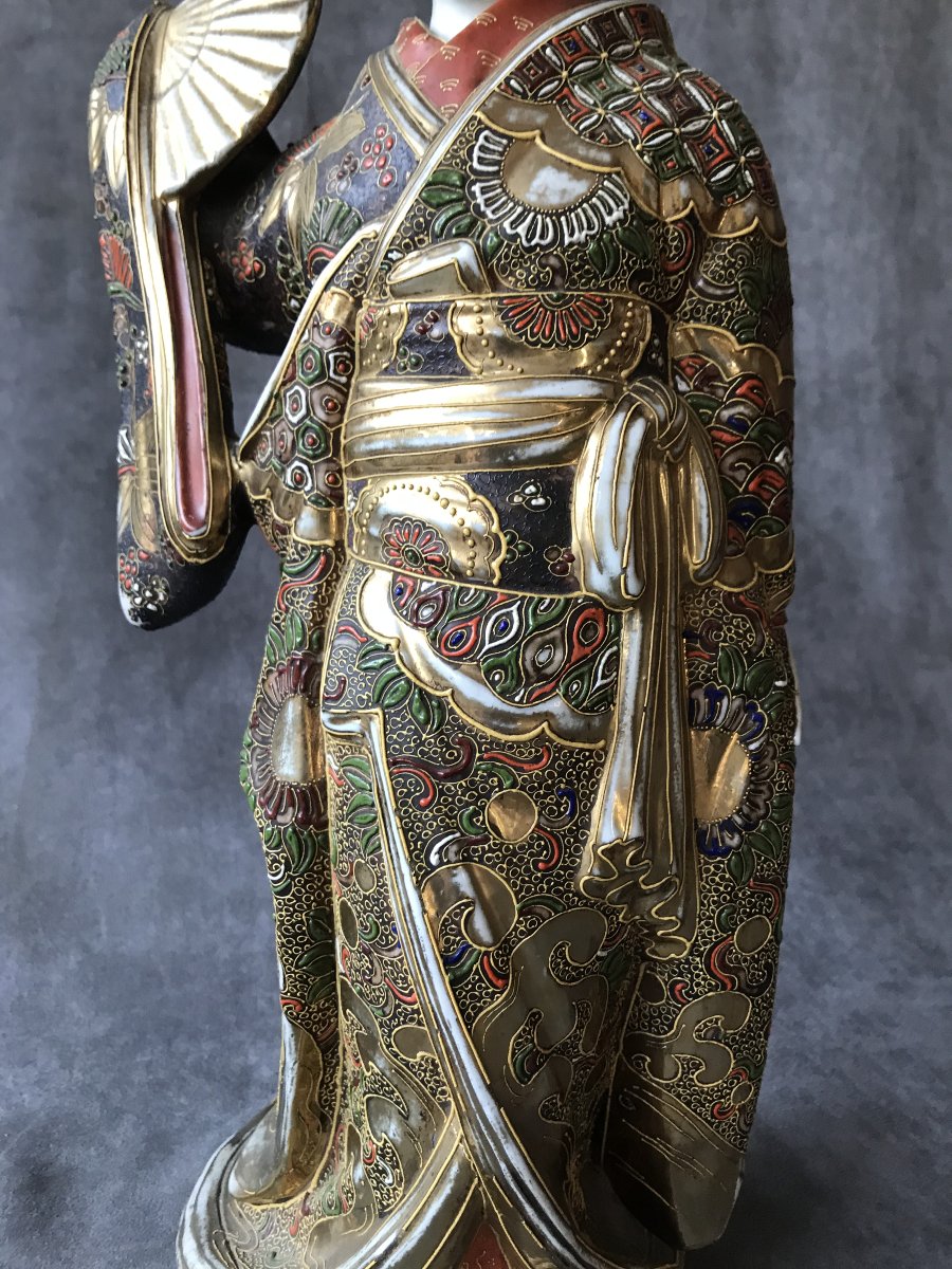 Importante statuette de bijin, par Kinzan, époque Meiji.  Fin XIXᵉ–début XXᵉ siècle, Satsuma-photo-3