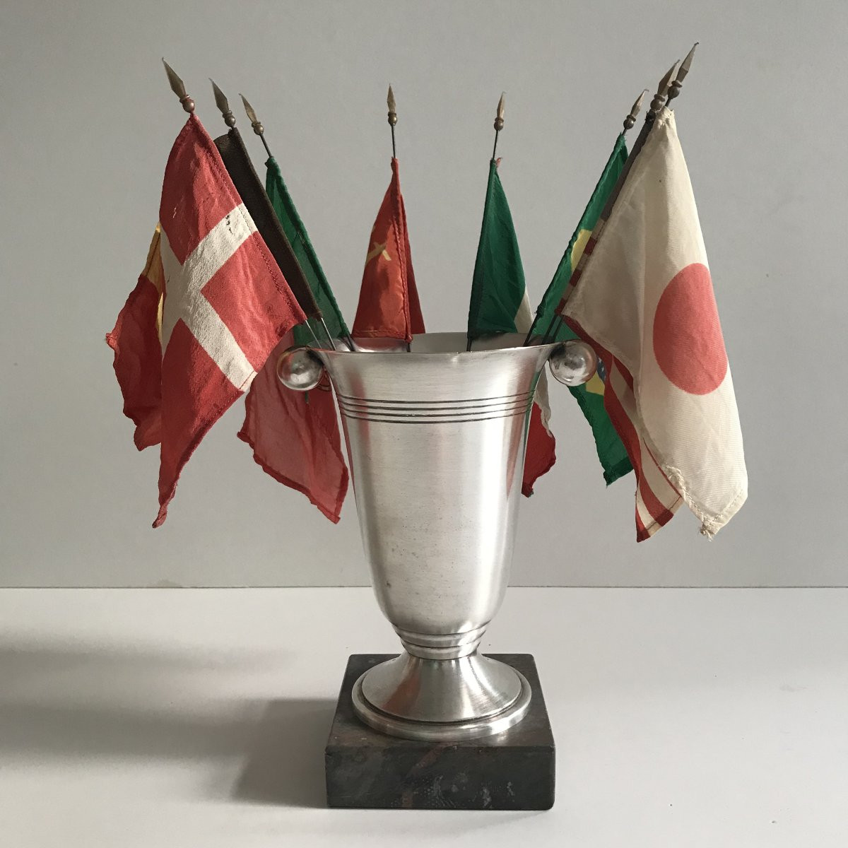 Modernist (art Deco) Silver-plated Metal Vase And Trophy Cup -photo-4