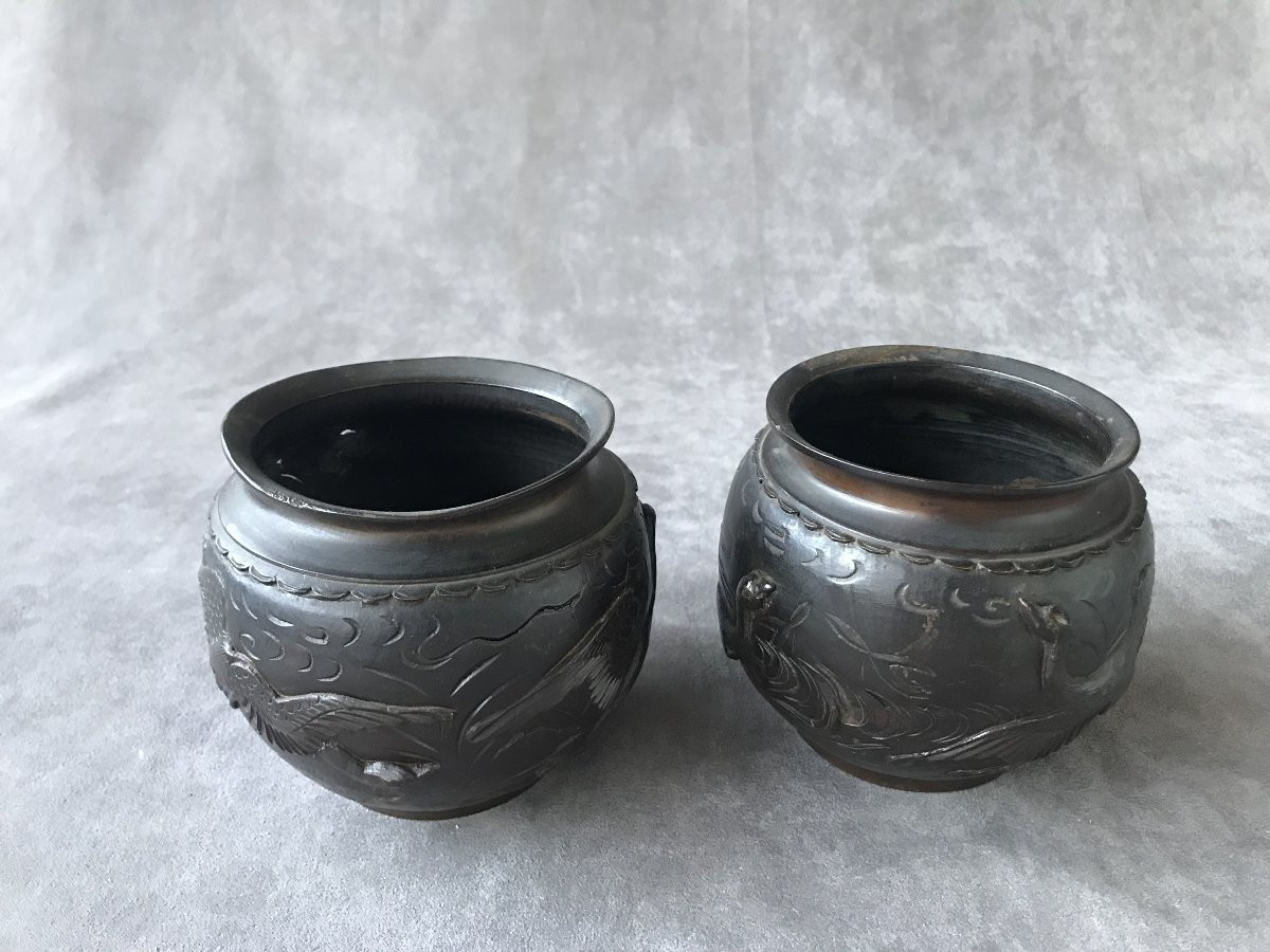 Pair Of Patinated Bronze Vases / Planters Sculpted In Relief, Japan, Meiji Period (1868–1912)-photo-2