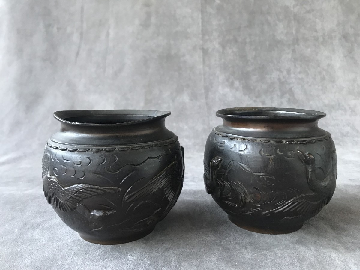 Pair Of Patinated Bronze Vases / Planters Sculpted In Relief, Japan, Meiji Period (1868–1912)