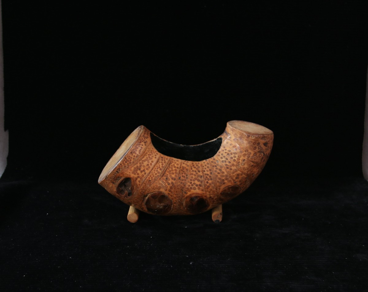 Vase en racine de bambou pour Ikebana  “Take-no-zutsu Hanaire” Japon, période Meiji (1868–1912)