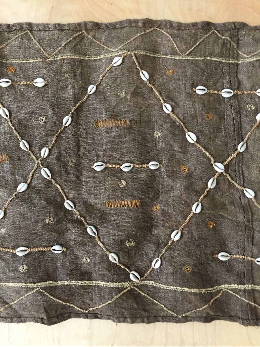Kuba Textile Made Of Dyed Raffia, Decorated With Embroidered Cowrie Shells Arranged In Diamond Patterns — Dr Congo, Early To Mid-20th Century 