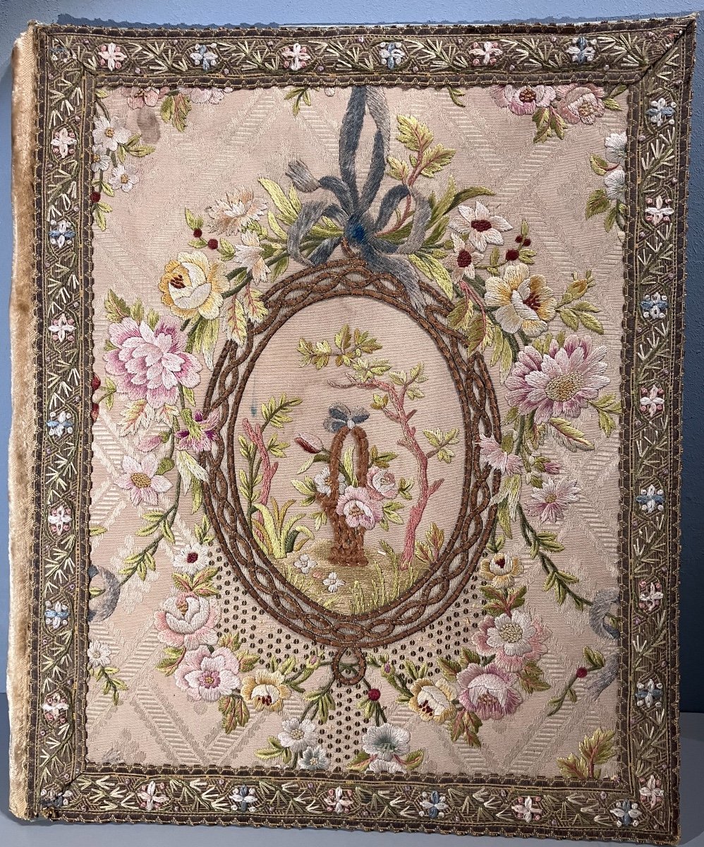 Broderie Soie Style Louis XVI. Grande Pochette Porte Feuilles Ou Courrier.