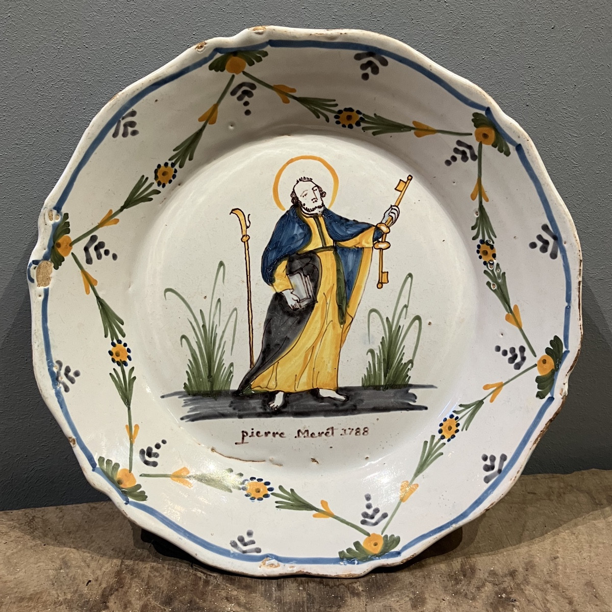 Assiette patronymique  en faïence de Nevers XVIII ème 