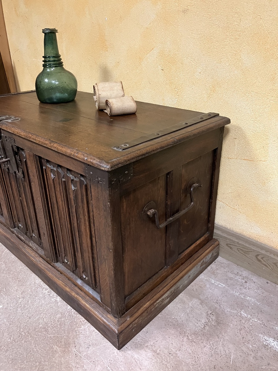 coffre gothique décor plis de serviette-photo-3