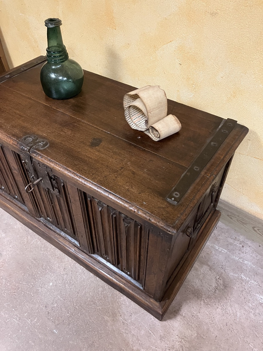 coffre gothique décor plis de serviette-photo-2